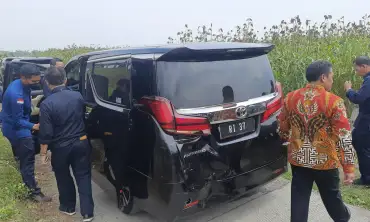 Iring-iringan Mobil Mentan Kecelakaan di Tol Jombang