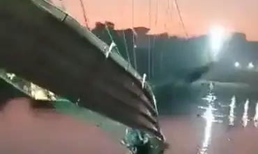 Jembatan Gantung di Gujarat, India Runtuh, Ratusan Korban Tewas