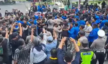 Mahasiswa Demo di Rumdin Bupati Jombang, Menilai Bupati Gagal Jalankan Pemerintahan 