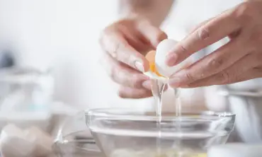 8 Kiat Pemisahan Putih Telur yang Mudah, Nomor 2 yang Paling Sering Digunakan