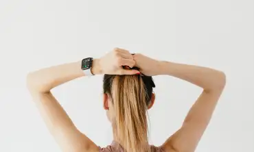 7 Cara Merawat Rambut Kering Akibat Penggunaan Alat Pemanas, Gunakan Teknik Ini Salah Satunya