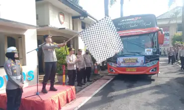 Polres Nganjuk Berangkatkan 3 Bus Balik Mudik Gratis ke Jakarta