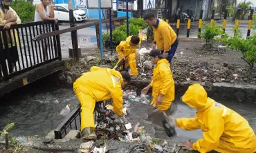 Hujan Deras Disertai Angin Akibatkan Banjir dan Pohon Tumbang, Wali Kota Kediri Minta Maaf dan Imbau Masyarakat Tidak B