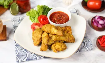 Resep Ide Lauk Ayam Goreng Rempah Ala Chef Rudy Choirudin, Disantap dengan Sambal Terasi Segar Makin Nikmat!