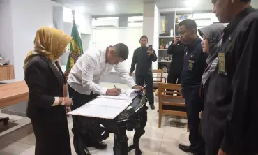 Wali Kota Kediri Tanda Tangani Hibah dan BAST dengan MA, Kantor Inspektorat Dipindah ke Eks Kantor Pengadilan Agama