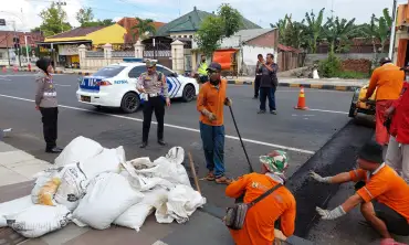 Marka Pembatas Kecepatan Jalan Ahmad Yani untuk Kurangi Kecelakaan