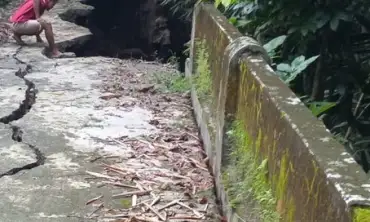 Jembatan Penghubung Antar Dusun di Blitar Ambrol
