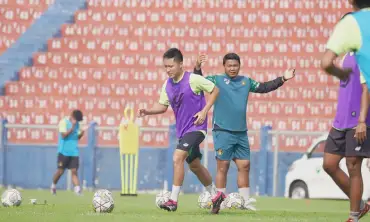 Marcelo Rospide Pelatih Persik Kediri Baru Tiba di Latihan Perdana