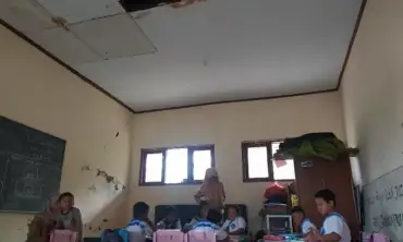 Belasan Siswa TK Dharma Wanita di Ponorogo Mengungsi Karena Atap Gedung Roboh, Ini Infonya