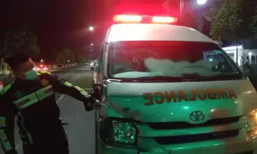 Ambulans Vs Sepeda, Pengendara mendapatan Perawatan Serius di RSUD Jombang