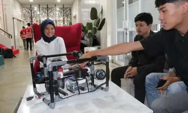 Empat Robot Fakultas Teknik Universitas Jember Melaju ke Babak Final Kontes Robot Indonesia 2023