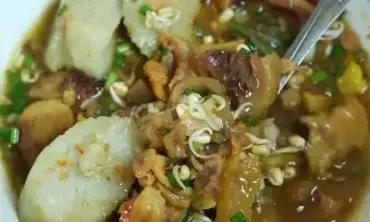 Lontong Kikil Mak Yah Khas Pasar Pucuk Lamongan, Rekomendasi untuk Para Pencinta Kuliner