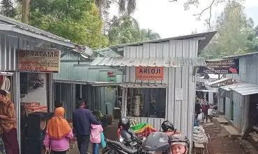 Pedagang Pasar Induk Among Tani Kota Batu Tuntut Segera Pindah ke Gedung Baru, di Tempat Relokasi Sepi Pembeli 