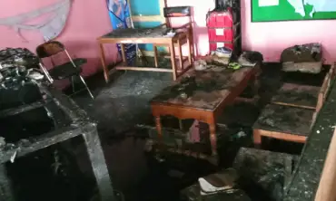 Kantor Sekretariat PPS Desa Dompyong Bendungan Trenggalek Terbakar
