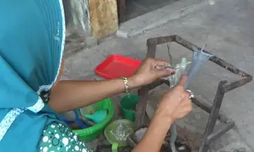 Momen Bulan Suro, Jasa Cuci Keris di Jombang Ramai Didatangi Pelanggan