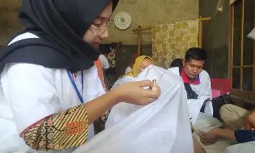 Kaum Penghayat Kepercayaan di Ponorogo Mendapat Pelatihan Batik Tulis