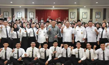 Serahkan SK PPPK Guru Formasi 2022, Walikota Abdullah Abu Bakar Minta Sungguh-sungguh Dalam Mendidik Murid
