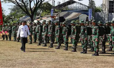 Ratusan Pasukan TNI 'Geruduk' Kelurahan Pojok Kota Kediri, Ada Apa?
