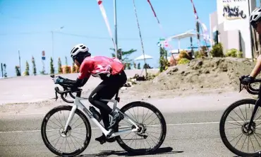 Berlaga Pada Event Sepeda Bergengsi di Perancis, Bunda Fey Pesepeda Terkuat di Indonesia dalam Kategorinya