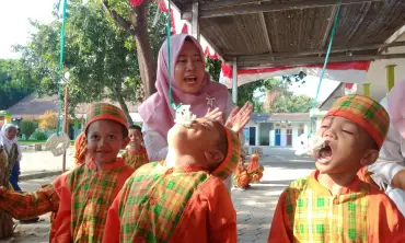 Seru-seruan Bocah TK Cempaka Indah di Jombang dalam Meriahkan HUT Kemerdekaan RI