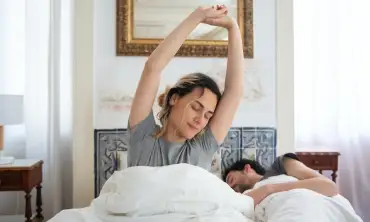 7 Cara Efektif Memulai Hari dengan Bangun Pagi, Jauhkan Alarm Dari Jangkaun!