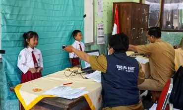 Target 90 Persen Anak Punya Kartu Identitas, Dispendukcapil Kota Kediri Adakan KIA Goes to School