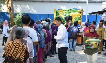 Harga Beras Naik Sekitar 6 Persen, Wali Kota Kediri Stabilkan Harga  Gelontorkan 8 Ton Beras di Operasi Pasar
