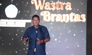 Brantas Acarita Tampilkan Peragaan Busana Wastra Brantas, Wali Kota Kediri Sebu Tenun Ikat Karya Luar Biasa