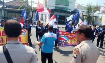 Datangi Kantor DPRD Jombang, Buruh Minta UU Cipta Kerja Dicabut