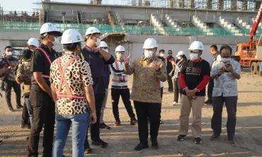 Bersama Menpora Dito Ariotedjo, Bupati Kediri Cek Pembangunan Bandara dan Stadion, Pastikan Proyek Sesuai Target
