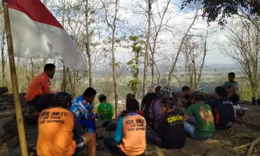 Puncak Candi Pertapan, Tempat Bertapanya Dewi Kilisuci di Puncak Gunung Srengat Kabupaten Blitar