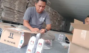 Cek Logistik, KPU Kabupaten Jombang Temukan 66 Botol Tinta Pemilu Bocor dan Rusak