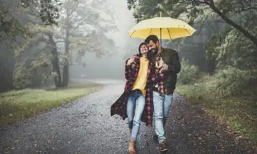 10 Ide Kencan Romantis saat Musim Hujan, Yuk Buat Kenangan Manis di Bawah Guyuran Hujan!