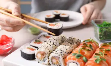 Tutorial Lengkap: Resep Membuat Sushi Sendiri di Rumah, Terlihat Rumit Tapi Sebenarnya Mudah