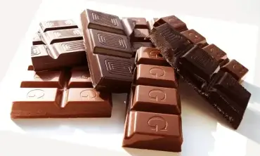 Mengapa Coklat Hitam Bisa Menurunkan Risiko Penyakit Jantung? Simak Penjelasan Ini Yuk!