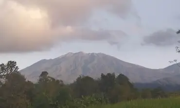 Gunung Raung Banyuwangi Naik Status Waspada, Warga dan Wisatawan Diminta Tidak Mendekati Kawah pada Radius 3 Kilometer