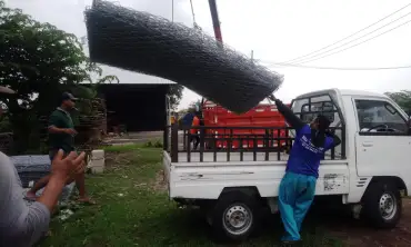 BPBD Kabupaten Kediri Beri Bantuan Bronjong Untuk Tebing Terdampak Longsor