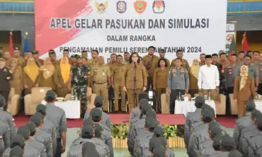 Pastikan Pemilu Tahun 2024 Aman, Pj Wali Kota Kediri Zanariah Pimpin Apel Gelar Pasukan