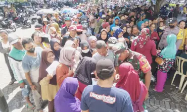 Operasi Pasar Beras Murah Kota Blitar Diserbu Pembeli