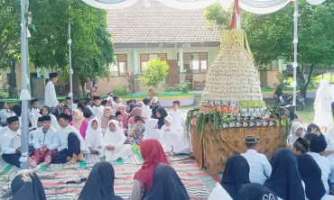 Tradisi Unik Jelang Bulan Ramadan, Siswa SDN Kepuhrejo 1 Jombang Gelar Doa Bersama dan Grebek Apem