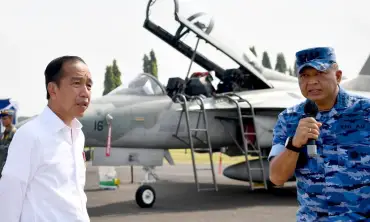 Presiden Jokowi Tinjau Kesiapan Alutsista di Pangkalan TNI AU Iswahyudi, Dipameri Kecanggihan dan Kemampuan Dua F-16