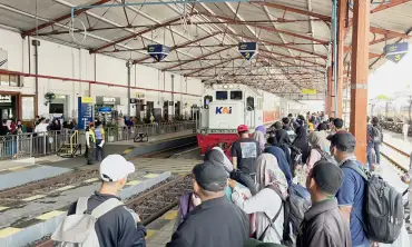 Stasiun Jombang Dipadati Penumpang, Minggu, Puncak Arus Balik, Ini Catatan Manager Humas PT KAI Daop 7 Madiun