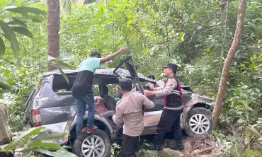 Rem Blong, Mobil Pengantar Pengantin Trenggalek Masuk Jurang, Satu Penumpang Tewas