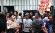 Puluhan Warga Ponorogo Tuntut Warung Esek-esek Ditutup