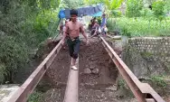 Jembatan Putus Diterjang Banjir, Ratusan Warga Kecamatan Jambon Ponorogo Terisolir