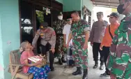 Polisi dan TNI Gandeng Tokoh Agama di Kediri untuk Membagikan Paket Sembako