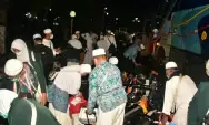 Puluhan jamaah tiba di Trenggalek usai melaksanakan ibadah haji (angga/memo)