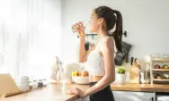 Cegah Dehidrasi! 12 Alasan Pentingnya Minum Air Sebelum dan Sesudah Mandi Malam