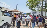 Ratusan warga Desa Tunggorono Blokir Pabrik Kayu PT. Loyo Seng Fong Jombang