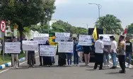 Gagal Bertemu Bupati Ponorogo, Mahasiswa PMII Gelar Demonstrasi di Komplek Pemkab dan Rumdin